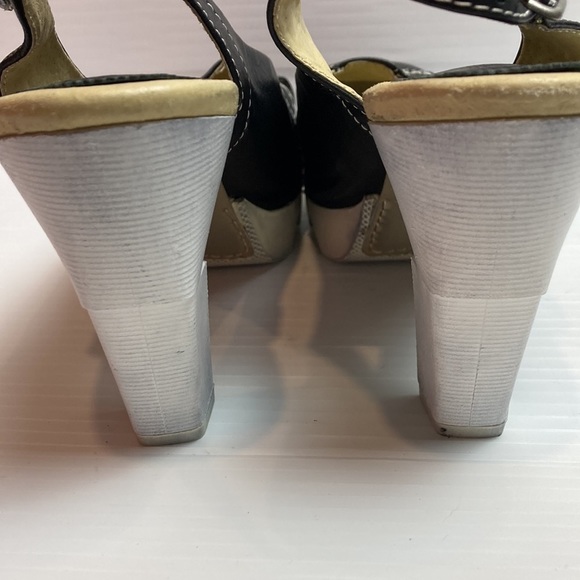 Like Smug by Prophecy sling back heels modern minimalist - Picture 4 of 8